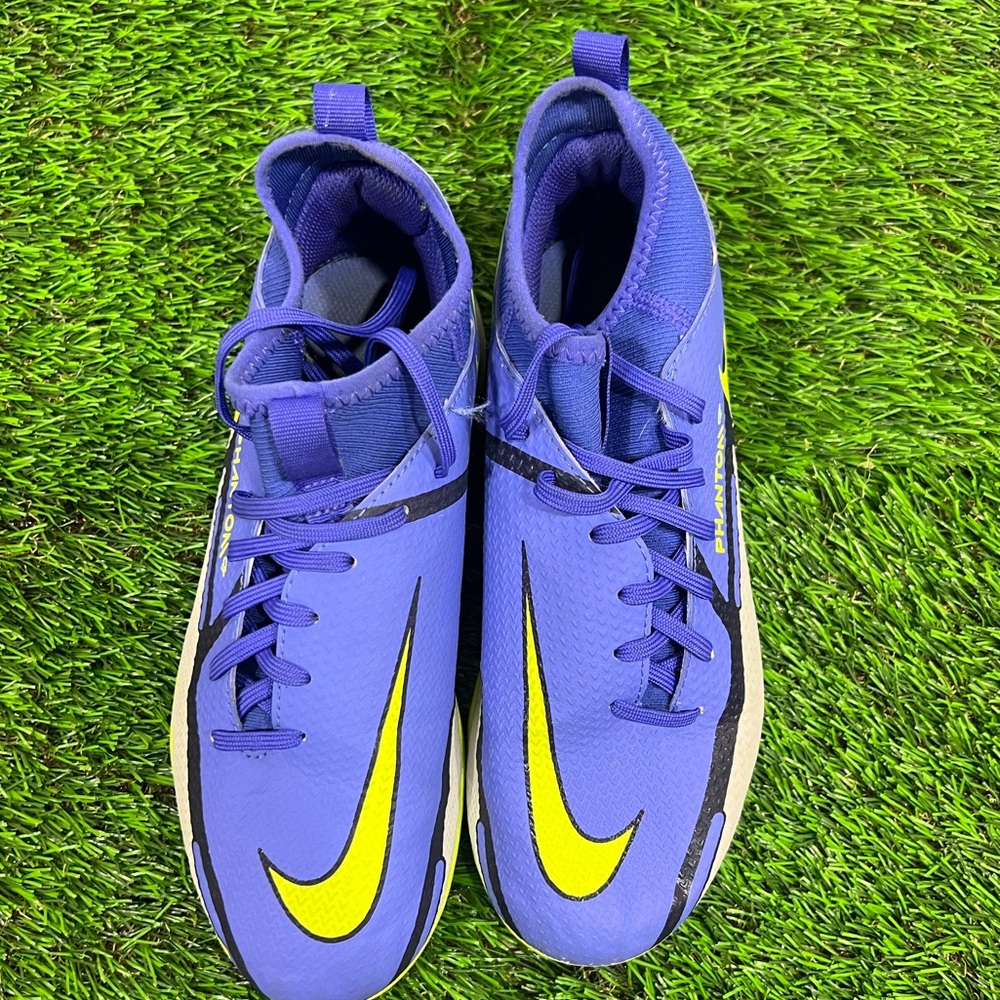 Nike JR Phantom GT2 Academy purple turf - size 4Y w/ half sock